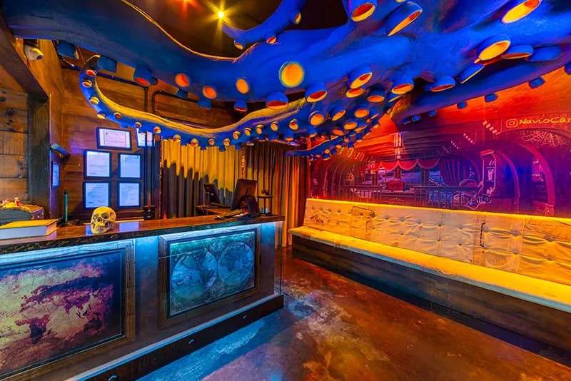 Navio Cara de Mau: decoração do navio e bandeiras