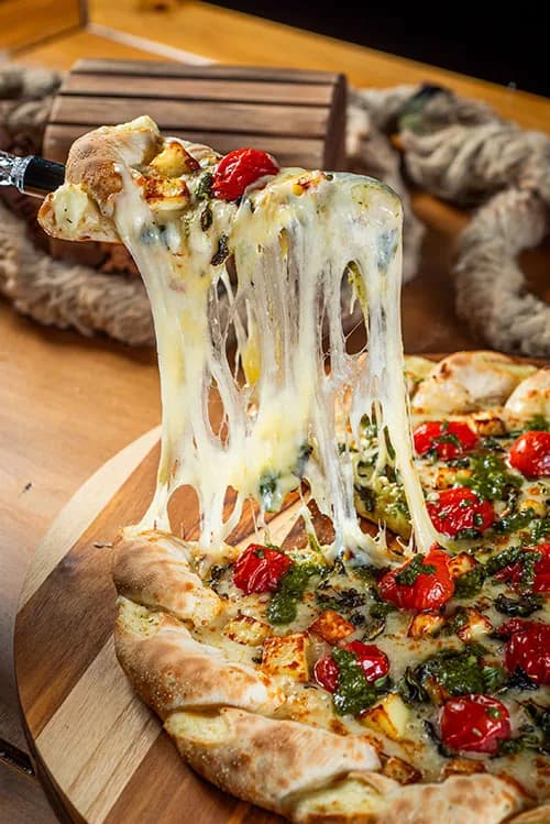 Pizza servida pela tripulação do Cara de Mau